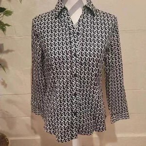 CHICOS Playful Loop Blouse Wrinkle Free Long Sleeve Button Closure V-neck XS